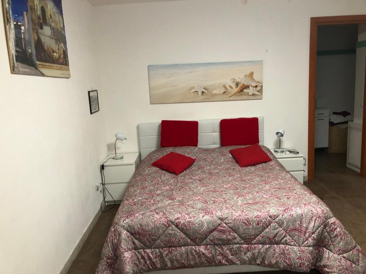 Arenada Private Rooms And Apartment Sud Каляри Екстериор снимка
