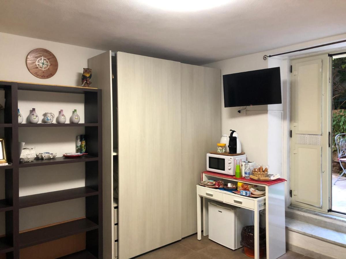 Arenada Private Rooms And Apartment Sud Каляри Екстериор снимка