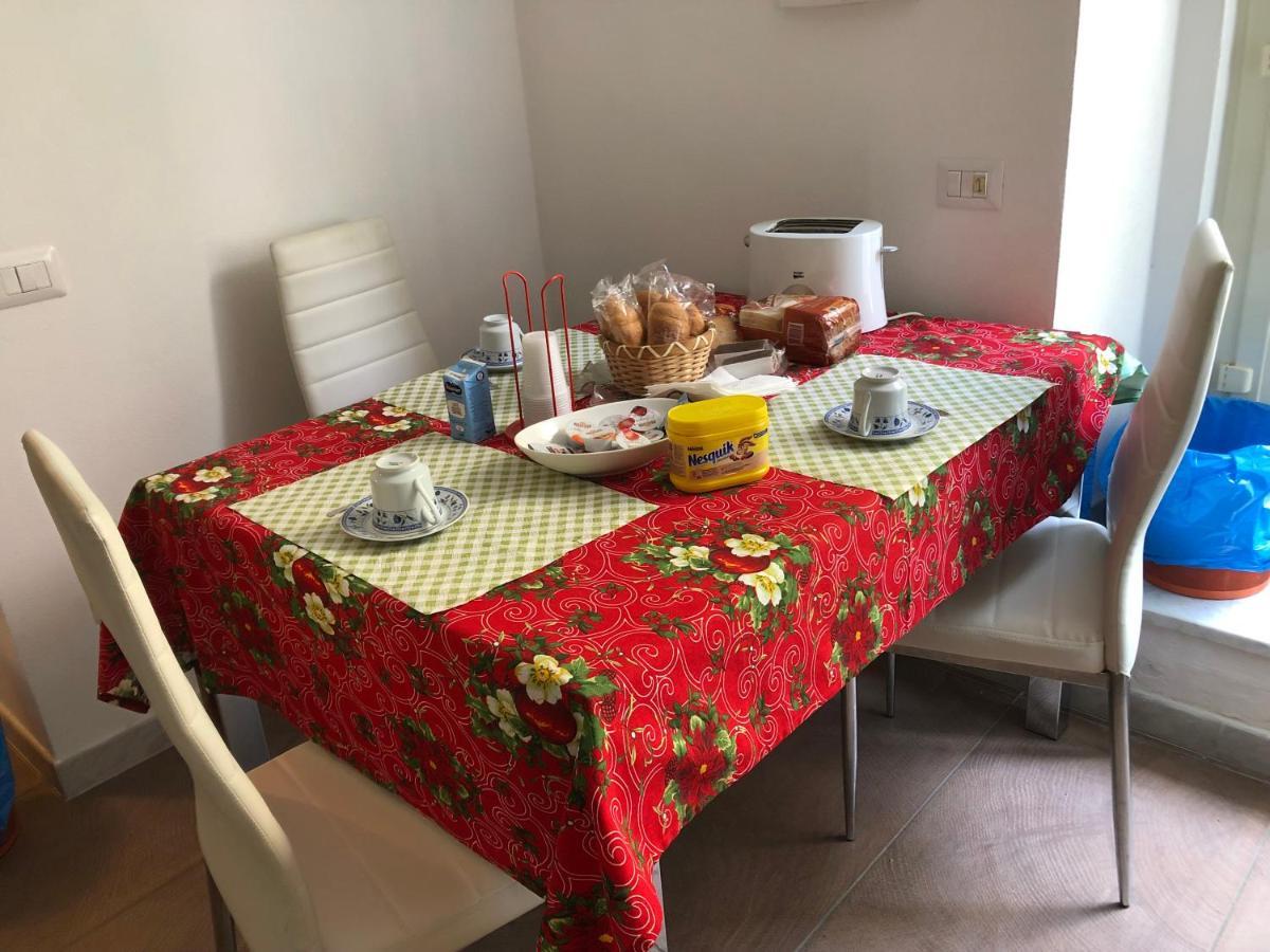 Arenada Private Rooms And Apartment Sud Каляри Екстериор снимка