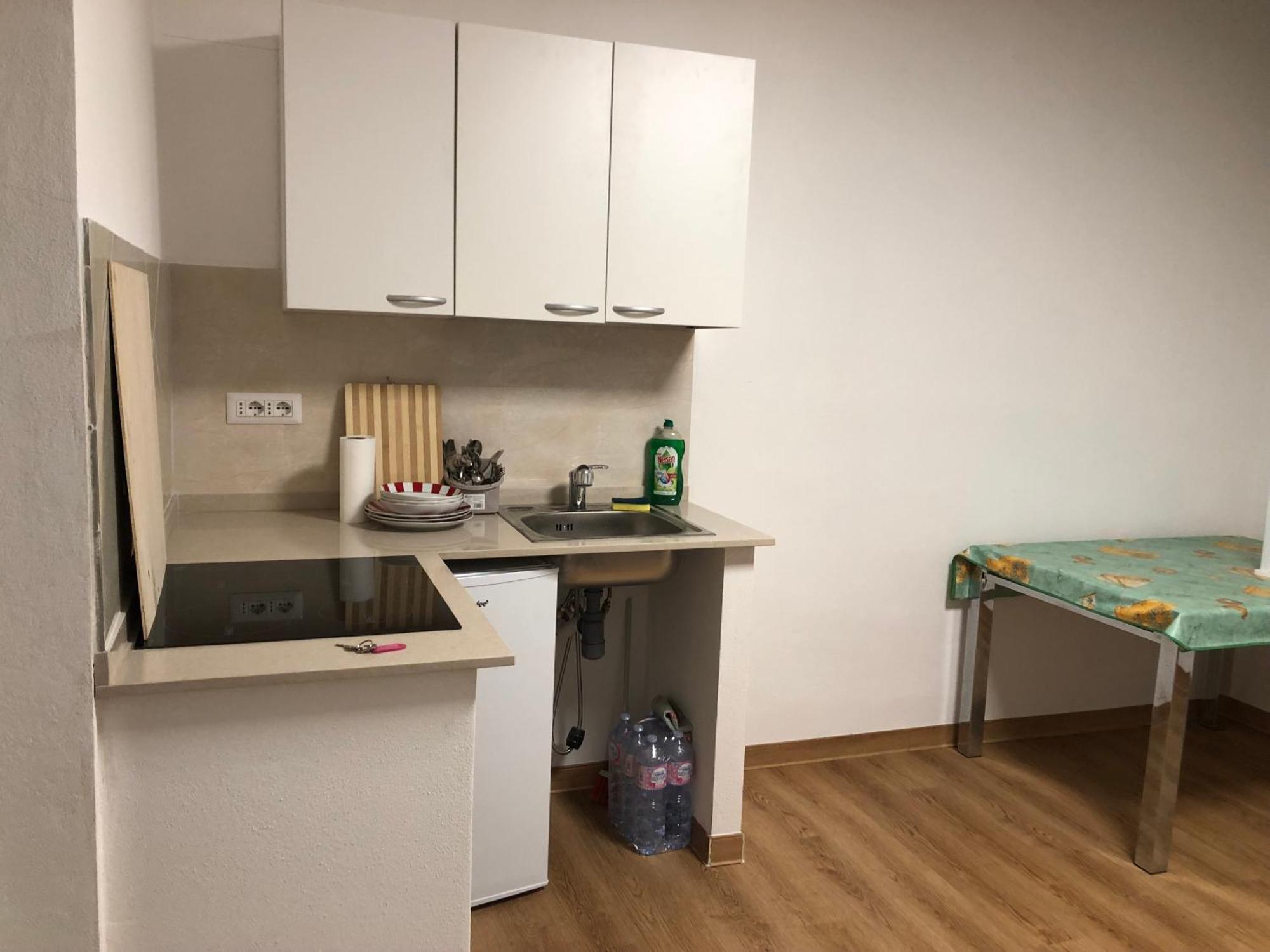 Arenada Private Rooms And Apartment Sud Каляри Екстериор снимка